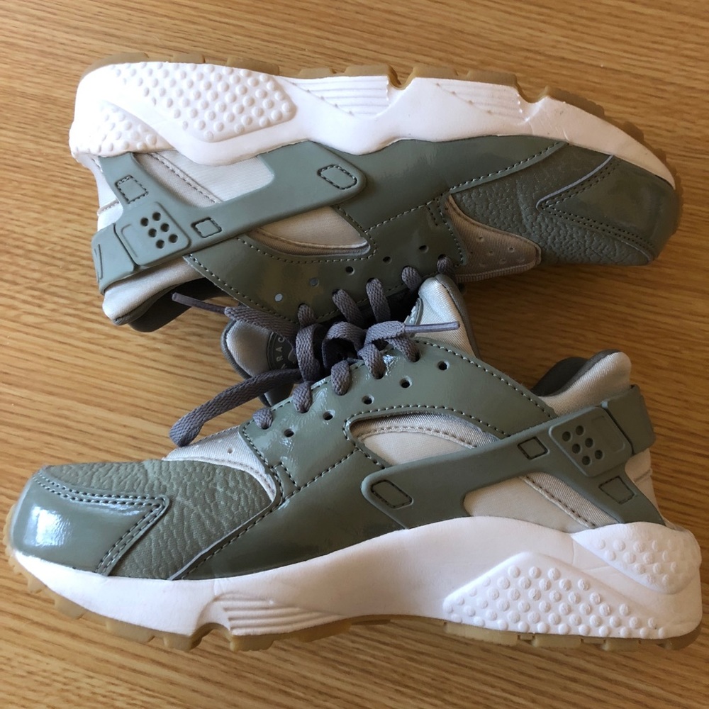 Nike Air Huarache | Olive Green | Size 6.5